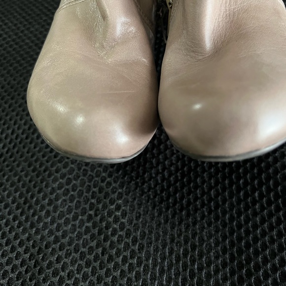 Guess Boots 7.5 worn 1-2 times. - Picture 4 of 6